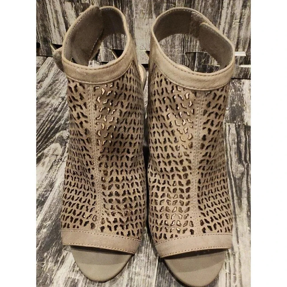 Vince Camuto Suede Cutout‎ Peep Toe Ankle Booties Wedge Heel Tan Womens 7